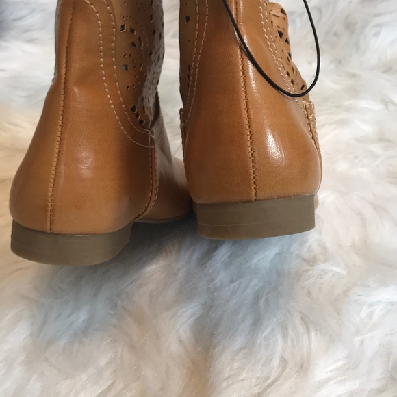Size 6•laser cut•Express• tan boots• NWT - Picture 5 of 8
